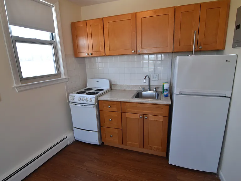 160 N Beacon St #11 — Photo 4