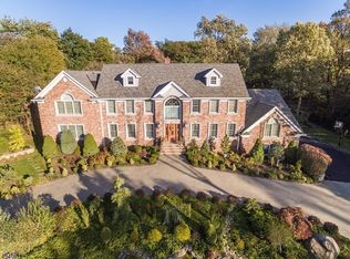 691 Orchard Ln, Franklin Lakes, NJ 07417
