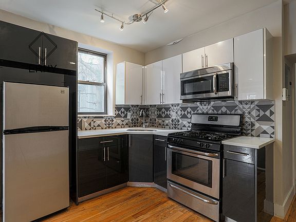 2nd image of 1565 Lincoln Pl #Gf