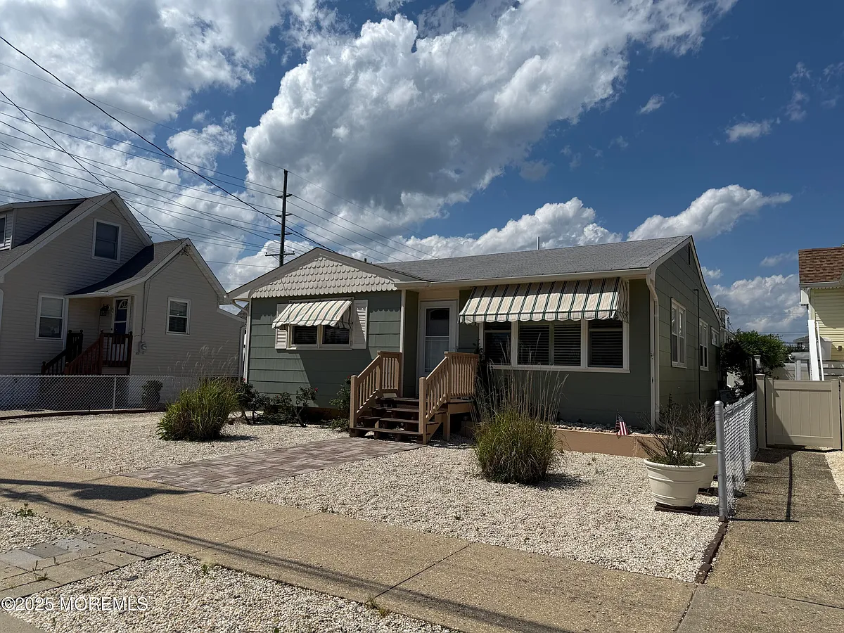 Photo 1 of 19 - 138 10th Ave - Seaside Park, NJ Primary Photo - 138 10th Ave
