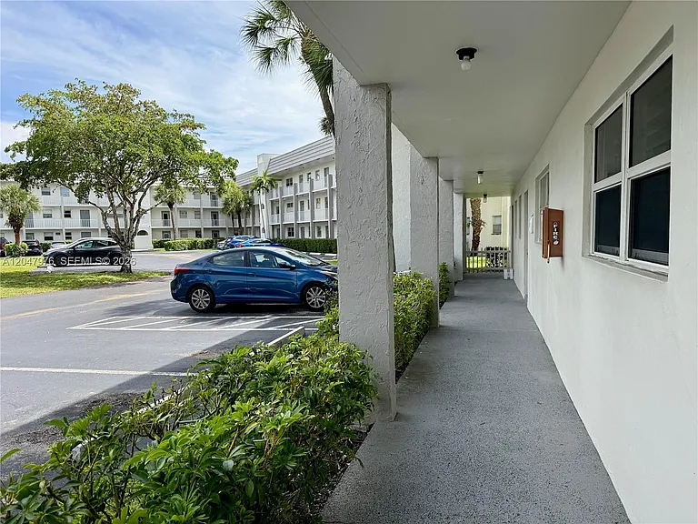 8600 Sunrise Lakes Blvd #102 — Photo 33