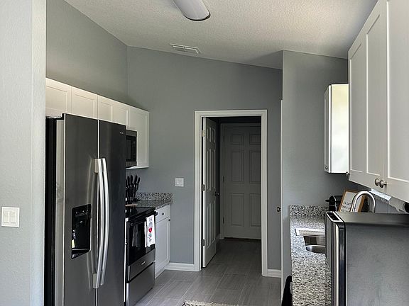 5th image of 5109 NW 61st Ct