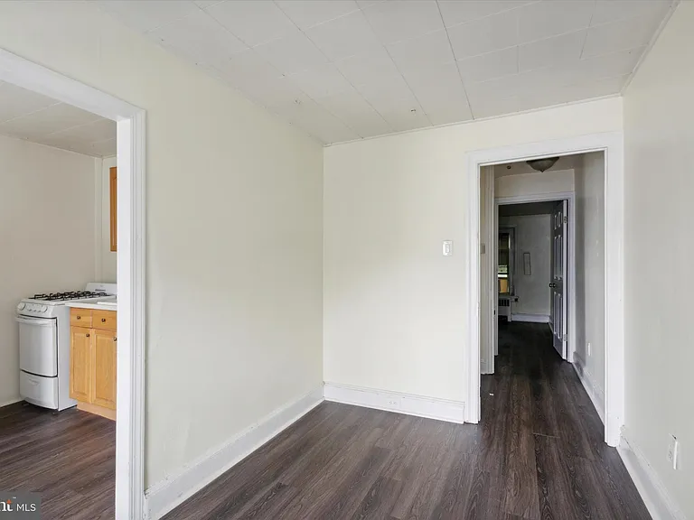 448 Krams Ave #3 — Photo 9