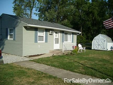 COZY WATERFRONT GET AWAY
						:
						Refinished wood floors throughout living space.