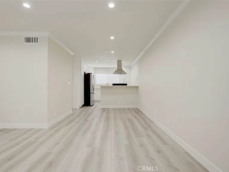 7409 Woodman Ave — Photo 17