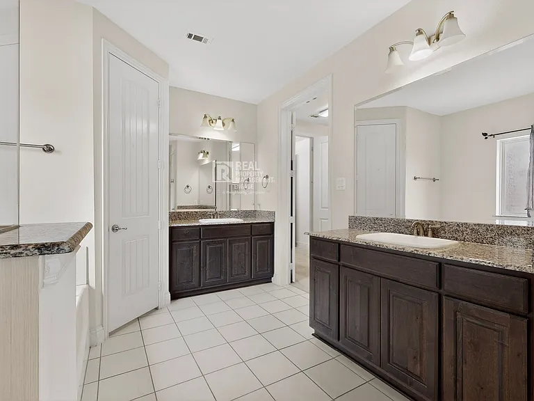 151 Darian Dr — Photo 44