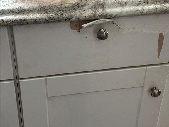 5th image of 11845 Laing St