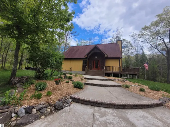450 4th St, Fife Lake, MI 49633