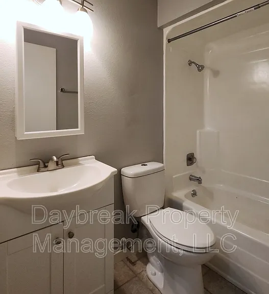 713 30th St N #4 — Photo 6