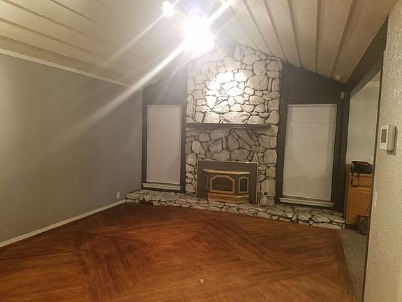 4th image of 670 Oakdale Dr