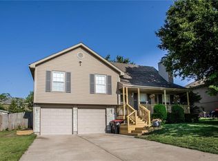 102 20th Ave S, Greenwood, MO 64034