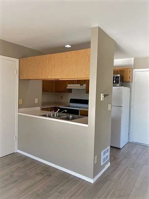 2100 Woburn Street — Photo 3