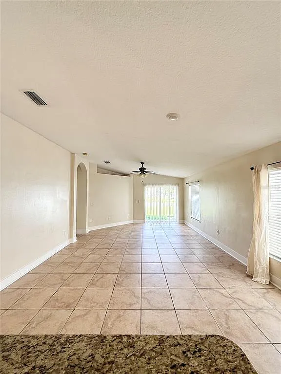 3 bed, 2.0 bath, 1482 sqft, $1,850 — Photo 4