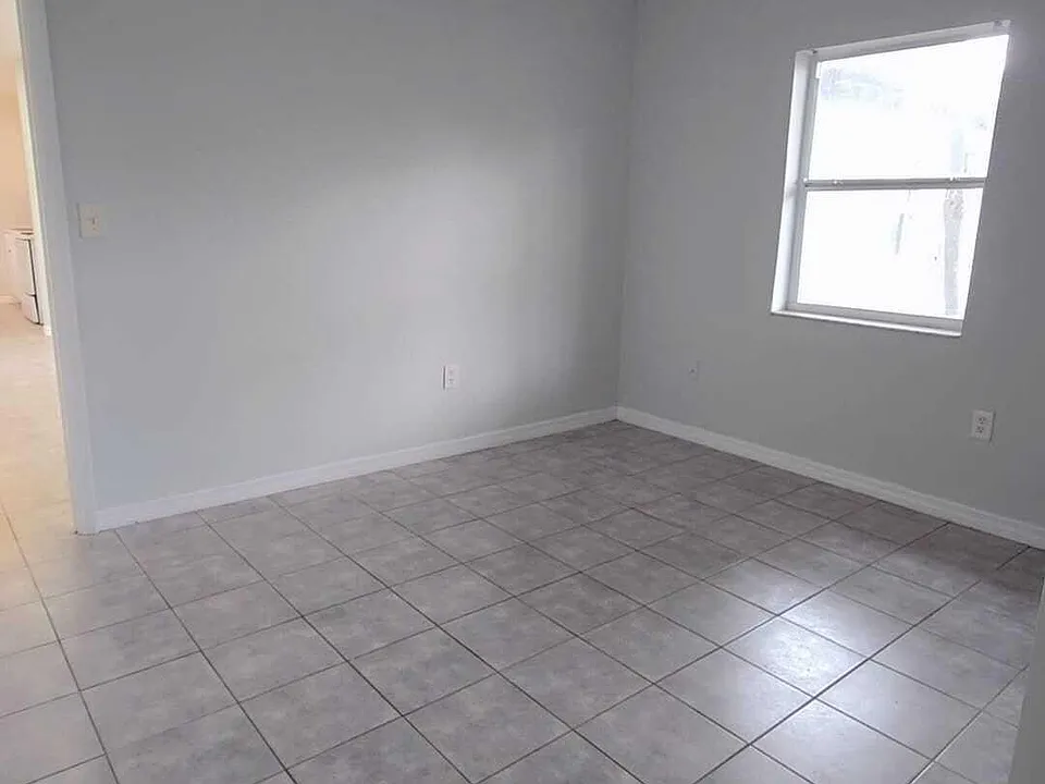 621 NW 5th Ave #4
