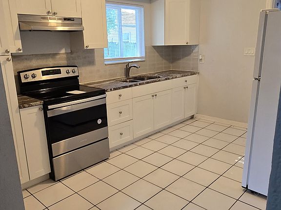 2nd image of 1505 18th Avenue Dr W