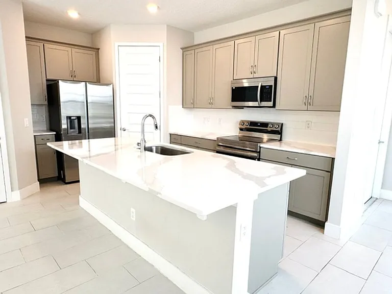 7825 Spectrum Dr — Photo 2