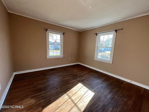 3rd image of 204 Woodland Cir