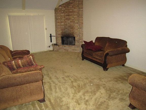 2nd image of 811 S 3rd 1/2 St