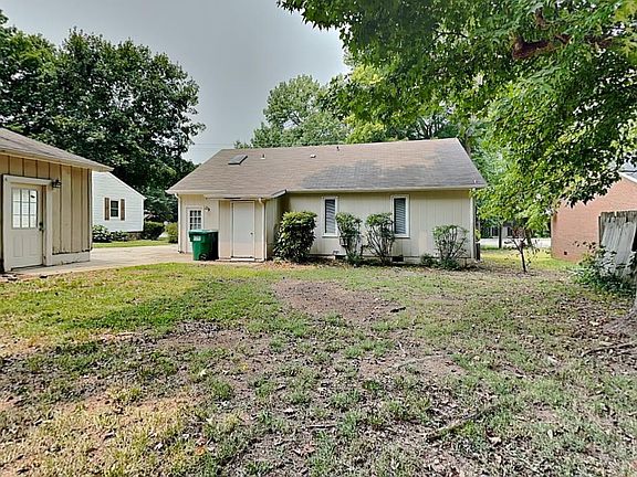 2nd image of 1109 Oakview Rd