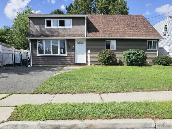 82 Markowitz St, Carteret, NJ 07008