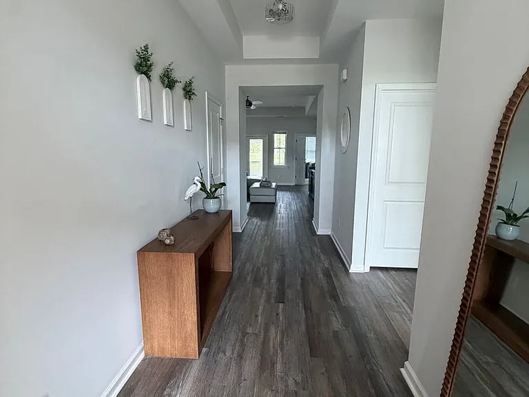 84 Flagstaff Ln — Photo 2