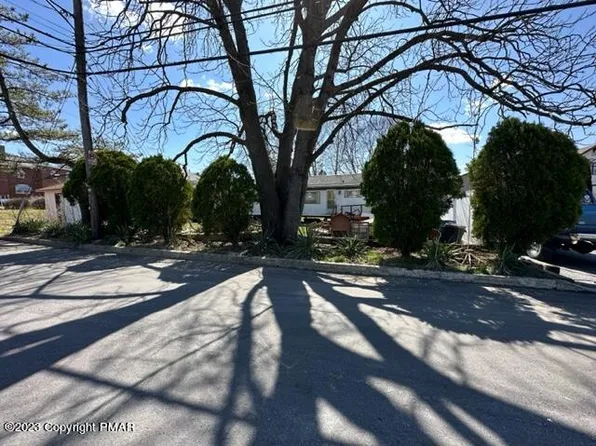 5 Street, Walnutport, PA 18088