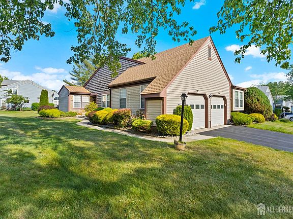 3rd image of 38 Canterbury Dr