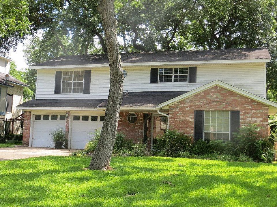 1st image of 212 Banyan Dr