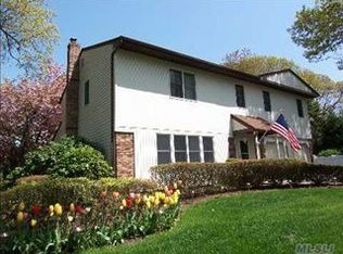 5 Persimmon Ct, Nesconset, NY 11767