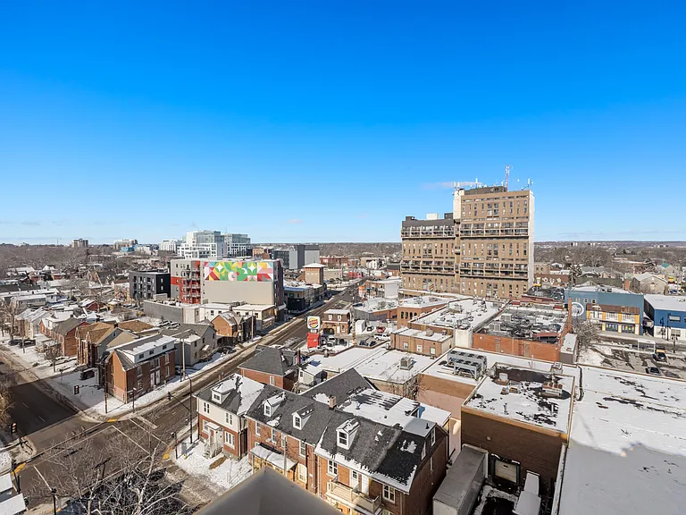 322 Brock St — Photo 8