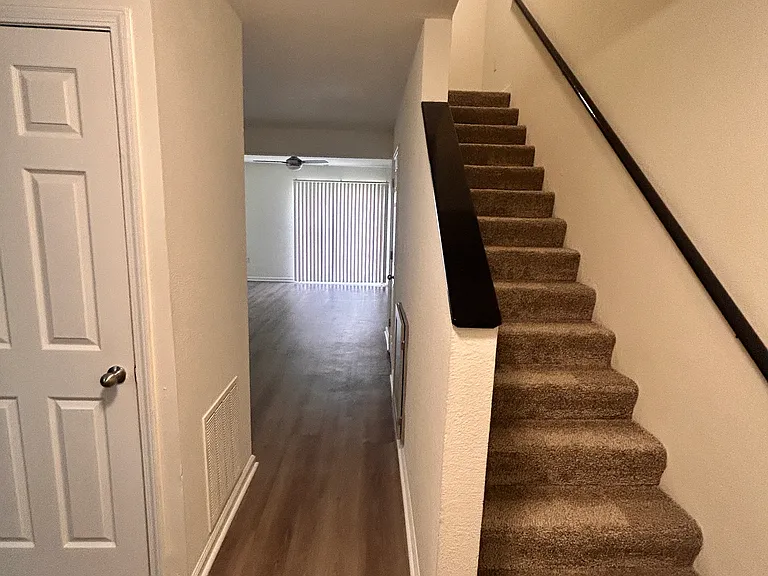1146 Fords Pointe Cir #1146 — Photo 9