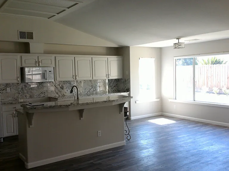 1923 E Desert Island Dr — Photo 4