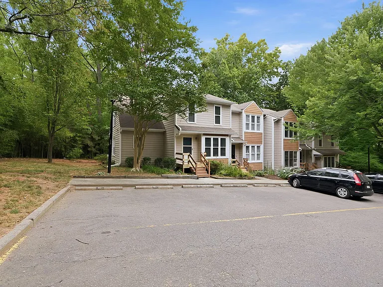 101 Thomas Ln #B1 — Photo 38
