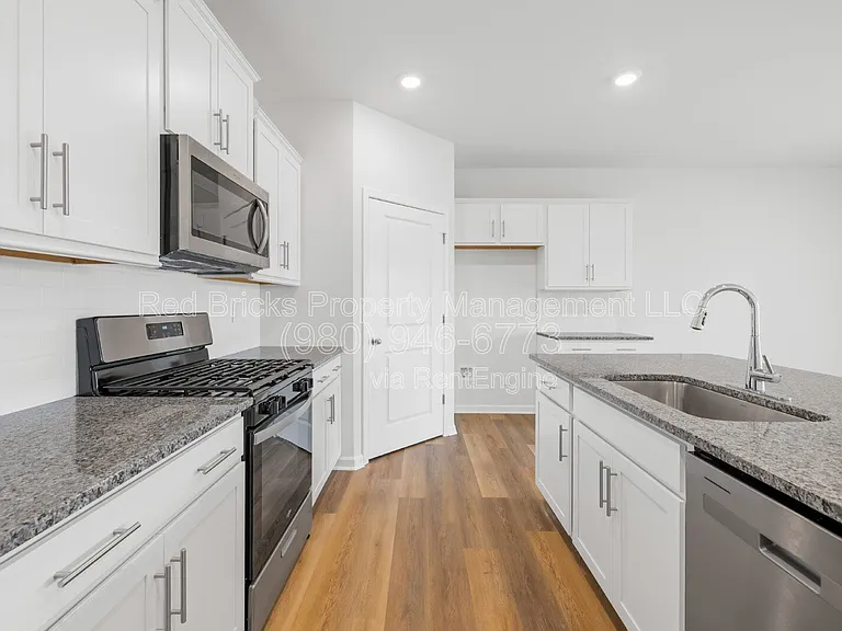 1312 Secrest Commons Dr — Photo 8