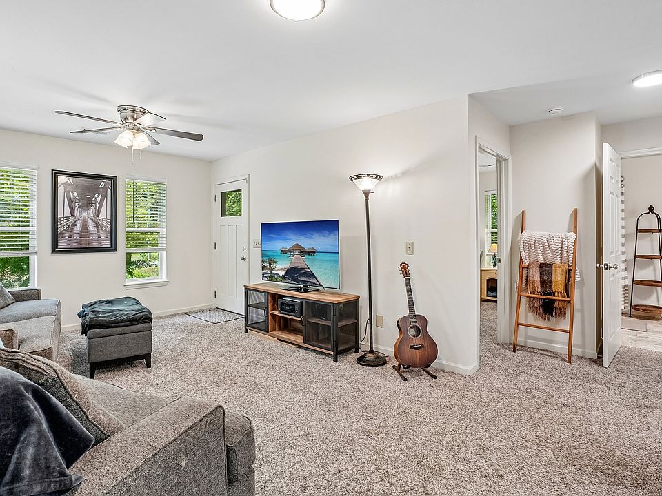 1st image of 128 Silver Leaf Cir