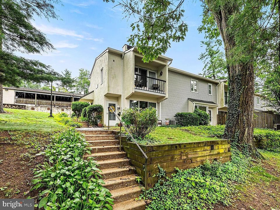 1st image of 239 E Chelsea Cir