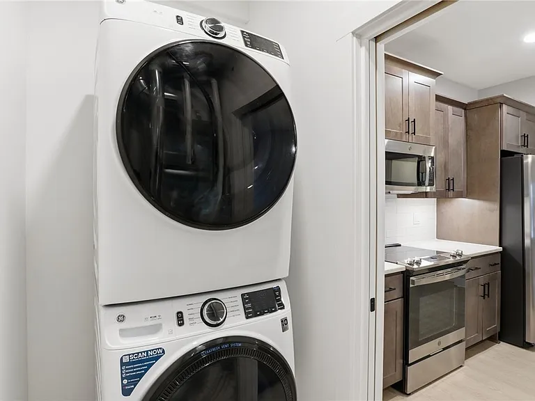 1195 Marina Pkwy — Photo 13
