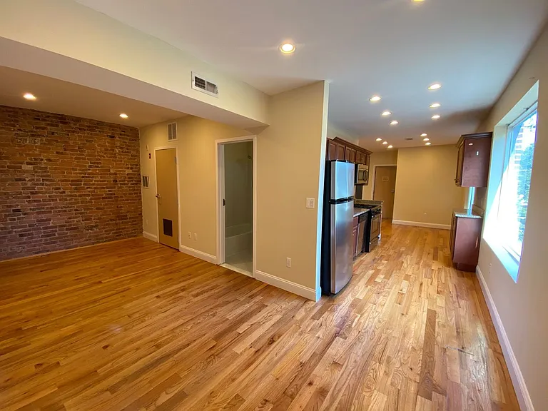 555 Winchester Ave — Photo 14