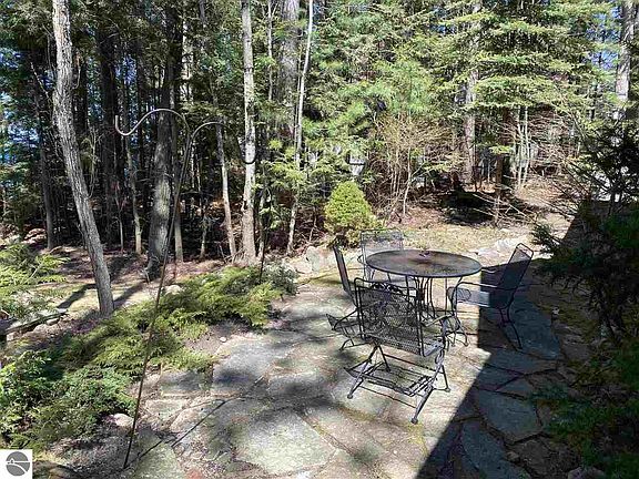 4th image of 2296 Birchview Dr