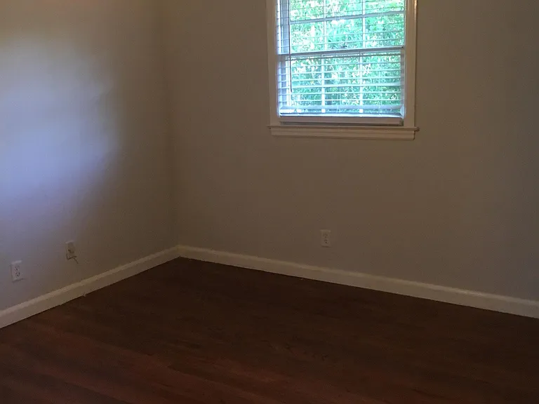 2104 Robinhood Rd — Photo 12