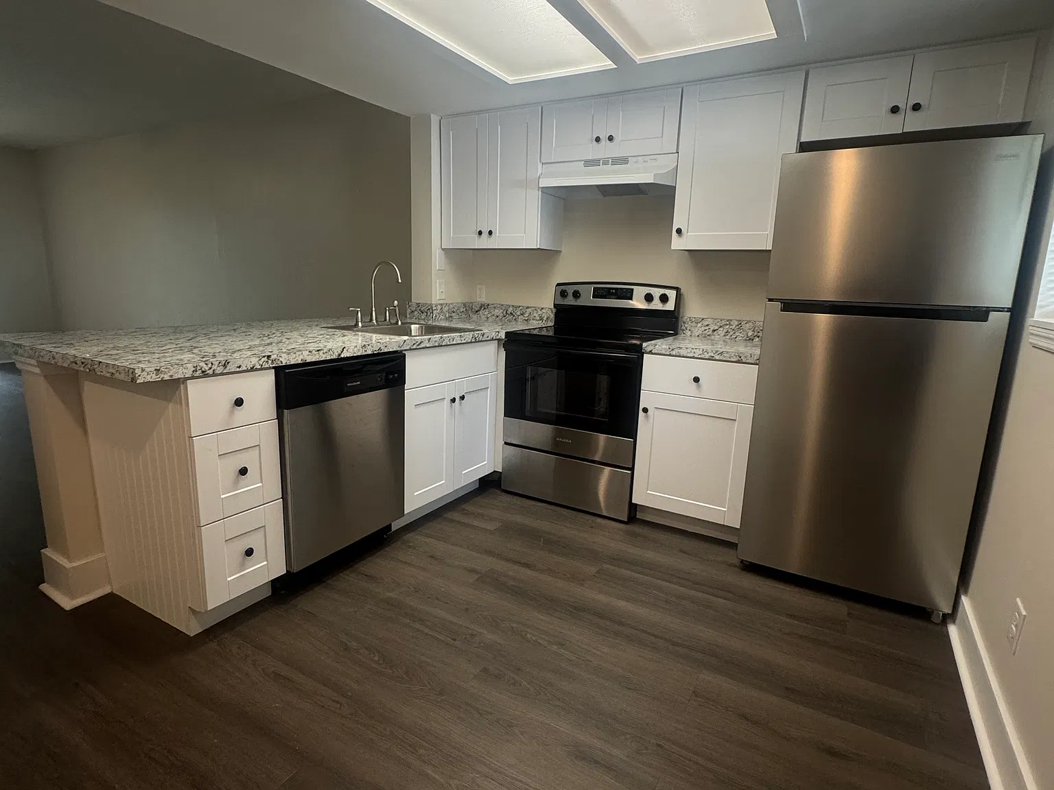 2 bed, 917 sqft, $1,300 — Photo 2