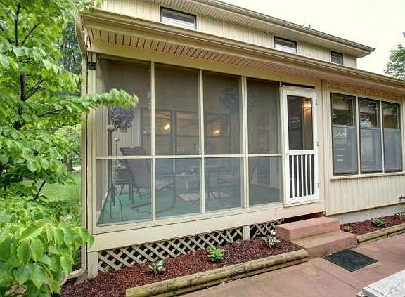5th image of 1015 SE Timbercreek Ln