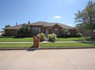 670 W Dowden Dr, Mustang, OK 73064