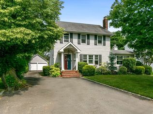 33 Beverly Rd, Merrick, NY 11566