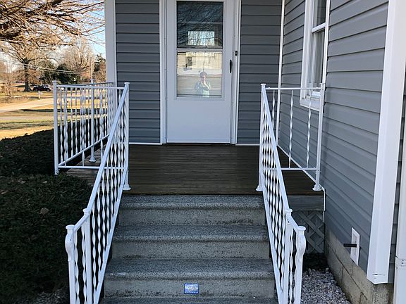 Front entrance to sunroom
