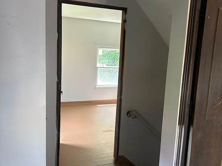 3323 Edward St — Photo 4