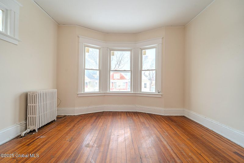 4th image of 442 Hudson Avenue