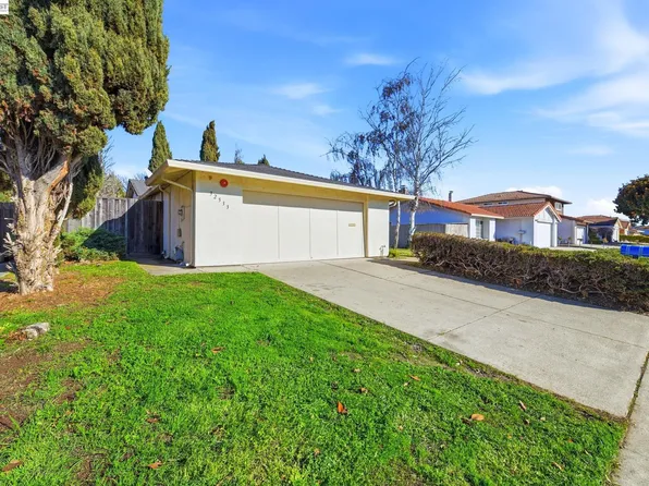 32533 Regents Blvd, Union City, CA 94587