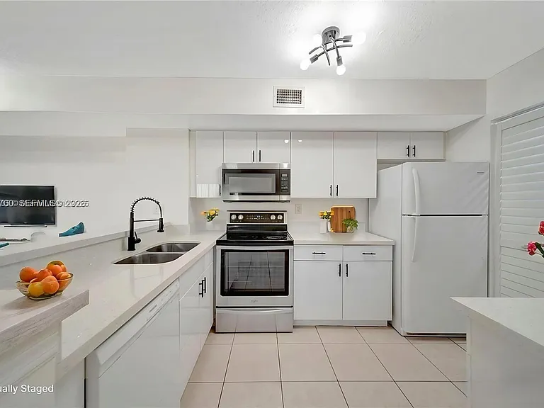 2620 S University Dr #109 — Photo 3