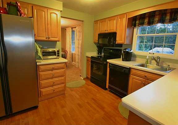 4th image of 39 Brougham Dr